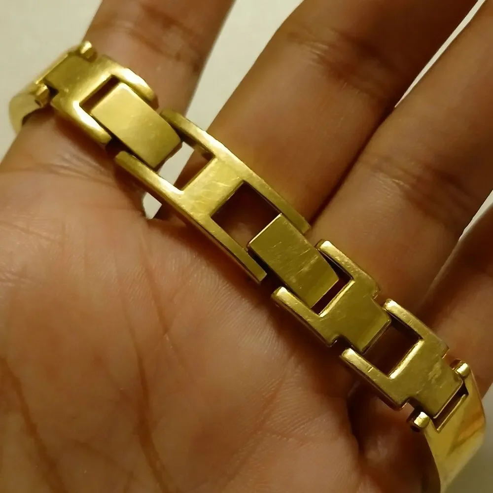 VTG 90s Joan Rivers Classics Gold Tone MOP Dial Quartz Bangle Women's Watch 19mm